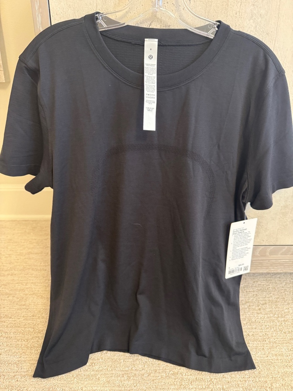 Lululemon new w tag blk tee size 6